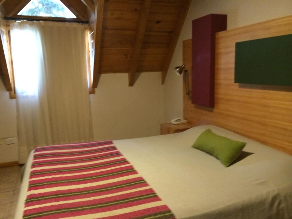 Hosteria Aca Al Sur Вилья-ла-Ангостура Номер фото