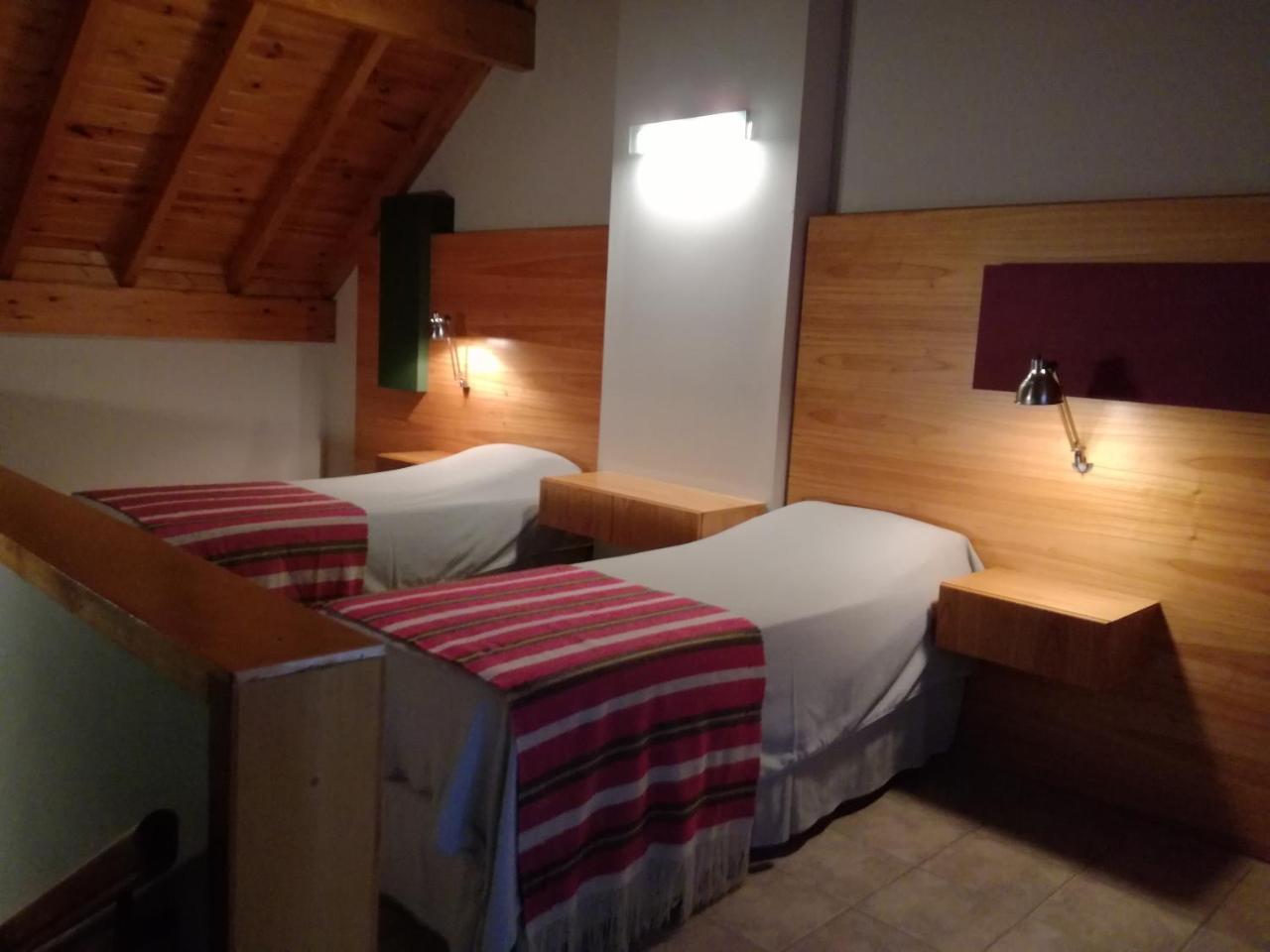 Hosteria Aca Al Sur Вилья-ла-Ангостура Экстерьер фото