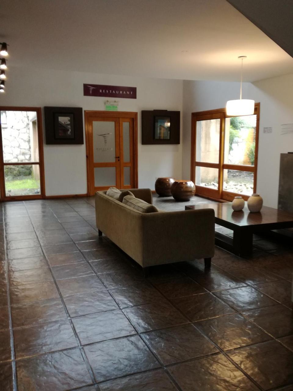 Hosteria Aca Al Sur Вилья-ла-Ангостура Экстерьер фото