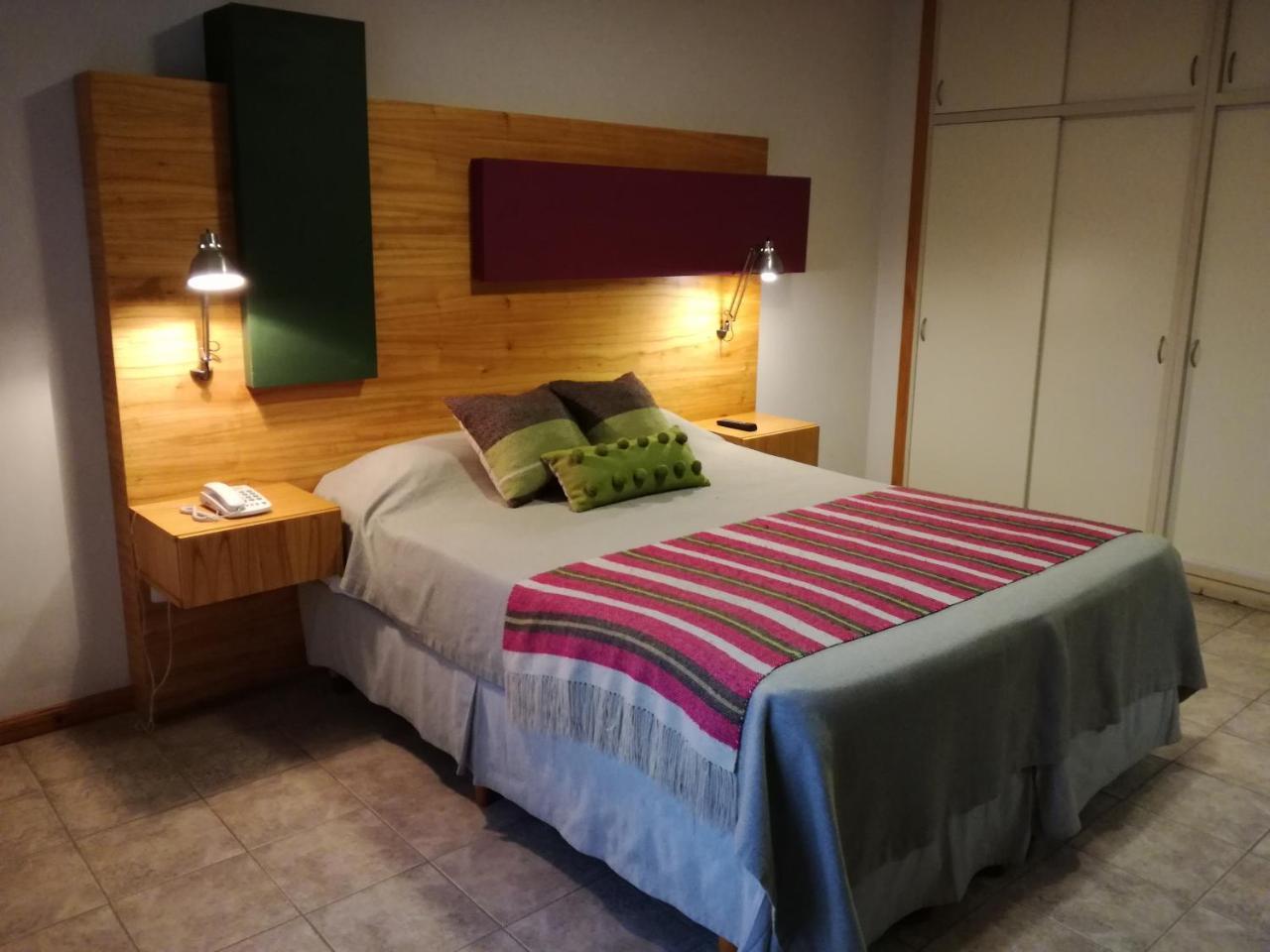 Hosteria Aca Al Sur Вилья-ла-Ангостура Экстерьер фото
